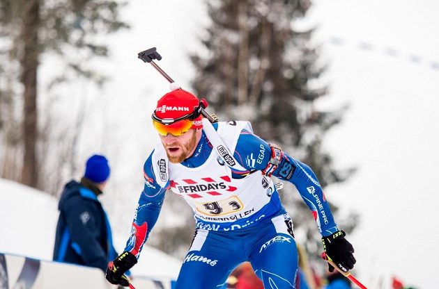 Michal Šlesingr pomohl na třetím úseku smíšené štafety čistou střelbou k šesté příčce.