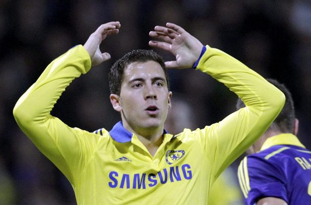Záložník Chelsea Eden Hazard lituje neproměněné penalty v utkání proti Mariboru.
