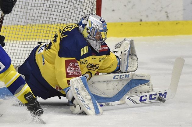 Brankář Zlína Jakub Sedláček v akci během extraligového utkání.