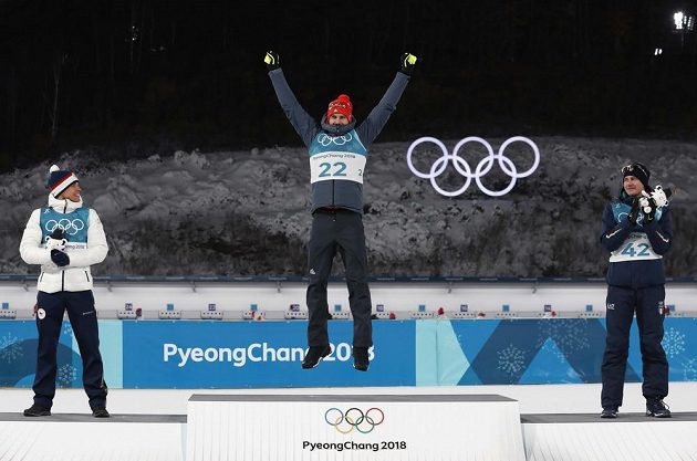 Arnd Peiffer vyhrál. Druhý dojel Čech Michal Krčmář, bronz bral Dominik Windisch. Tak skončil biatlonový sprint na 10 kilometrů v Jižní Koreji.