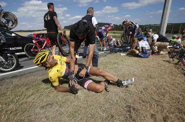 Chvíli se zdálo, že Švýcar Fabian Cancellara ze stáje Trek Factory nebude moci pokračovat v závodě.