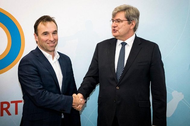 Milan Hnilička, předseda Národní sportovní agentury, na jednání s Miroslavem Janstou, šéfem ČUS.