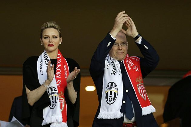 Moancký princ Albert II s manželkou, princeznou Charlene, fandili Monaku v semifinále Ligy mistrů proti Juventusu.