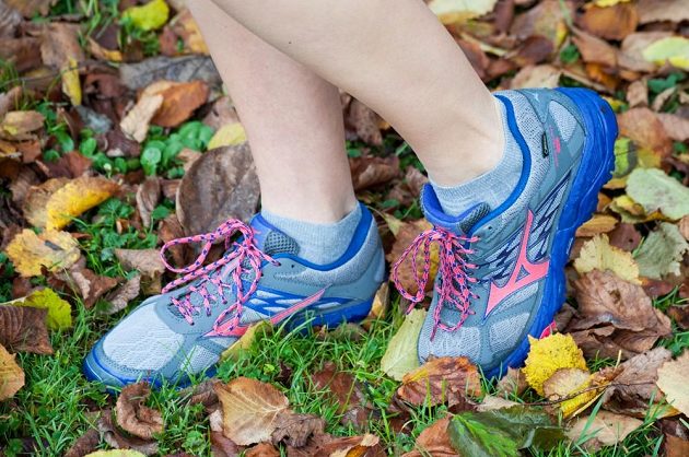 Trailové běžecké boty Mizuno Wave Mujin 4 G-TX: Pěknou barevnou kombinaci ocení každá žena.