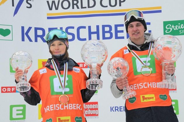Šárka Pančochová a Švéd Hedberg, vítězové Světového poháru i disciplíny slopestyle.