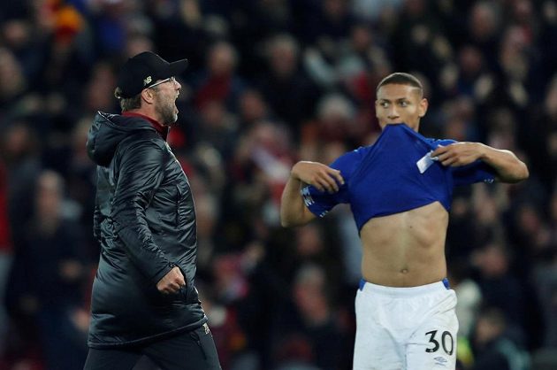 Kouč fotbalistů Liverpoolu Jürgen Klopp divoce slavil výhru nad Evertonem a hrozí mu disciplinární postih.