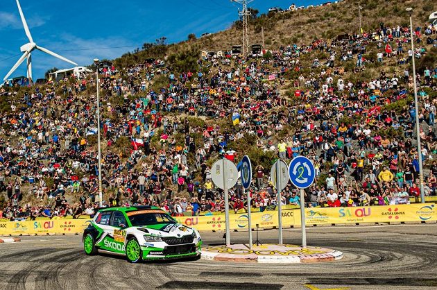Jan Kopecký se Škodou Fabia R5 na trati závodu mistrovství světa ve Španělsku.