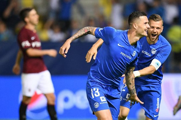 Liberecký fotbalista Roman Potočný slaví poté, co proměnil penaltu v utkání se Spartou.