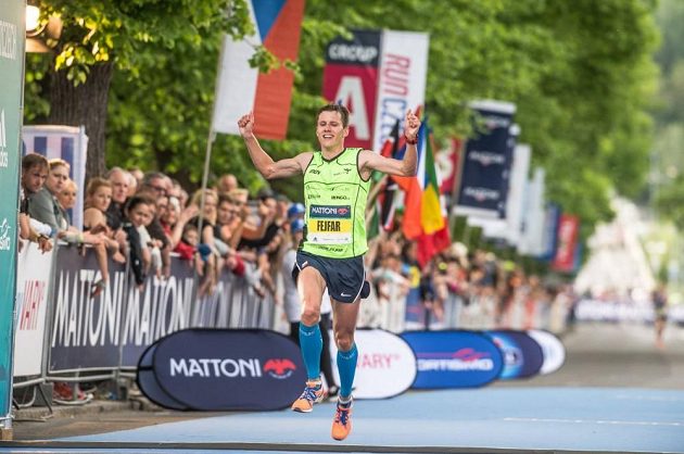 Ondřej Fejfar si zaběhl minulý víkend i půlmaratón v Karlových Varech.