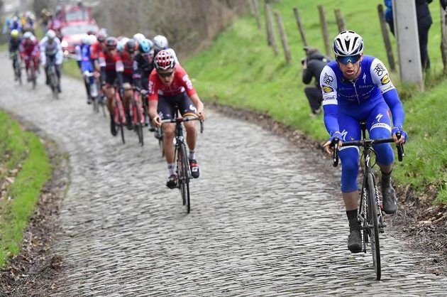 Zdeněk Štybar (vpravo) při belgických klasikách v úvodu sezóny 2017.