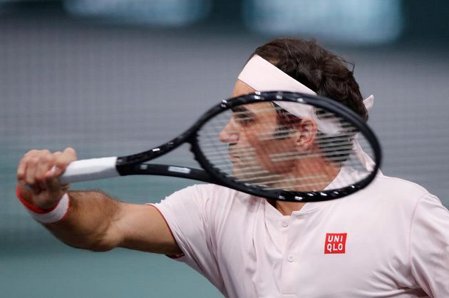 Roger Federer v souboji s Novakem Djokovičem