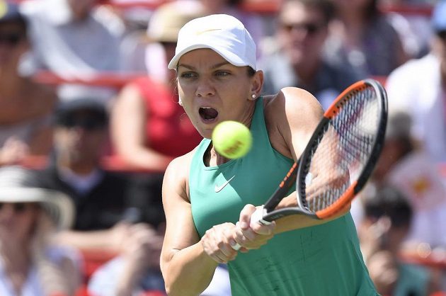 Simona Halepová z Rumunska ve finále v Montrealu proti Američance Sloane Stephensové.
