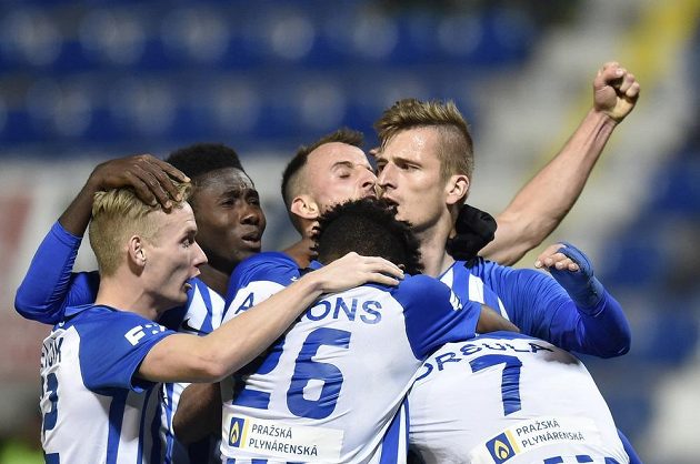 Hráči Liberce se radují z gólu proti Mladé Boleslavi, který vstřelil Filip Oršula (s číslem 7).