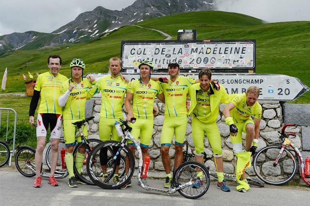 Col de la Madeleine 2000 m nad mořem v rámci 19. etapy Tour de France 2013. Tato etapa měřila 205 km a vedla přes pět alpských vrcholů.