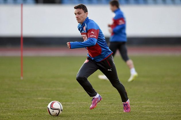 Sparťanský útočník David Lafata během tréninku české fotbalové reprezentace před utkáním kvalifikace ME 2016 s Lotyšskem.