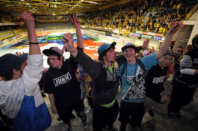 Fanoušci Litvínova mohli jásat i na domácím stadiónu severočeského klubu, který pořádal projekci sedmého finále v Třinci.