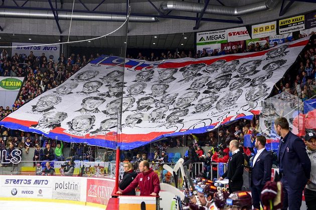  Choreo hradeckých fanoušků.