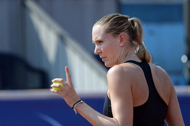 Česká tenistka Nicole Vaidišová na pražské Štvanici proti Elici Kostovové z Bulharska.