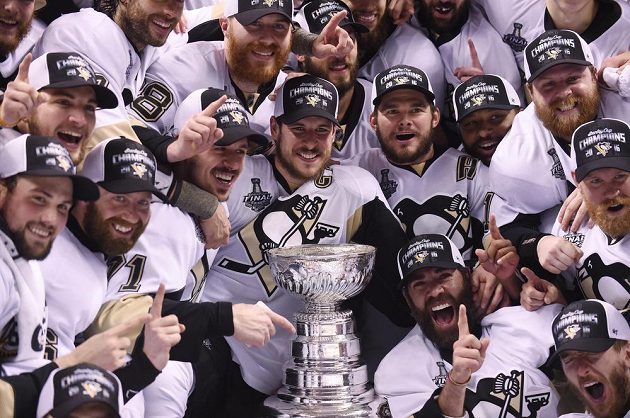 Počtvrté v historii se radují hokejisté Pittsburghu Penguins ze Stanley Cupu.