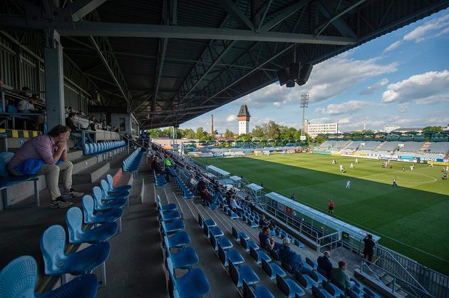 Jen několik desítek diváků mohlo sledovat utkání České Budějovice - Liberec z tribuny stadionu.