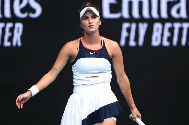 Česká tenistka Markéta Vondroušová bojovala statečně o čtvrtfinále Australian Open. Na kurtu ji limitoval zdravotní problém.