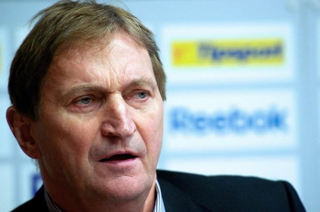 Trenér hokejové reprezentace Alois Hadamczik na středeční tiskové konferenci v Praze.