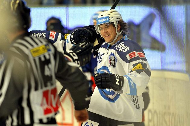 Plzeňský útočník Miroslav Indrák se raduje z gólu proti Kometě Brno v utkání 7. kola Tipsport extraligy.