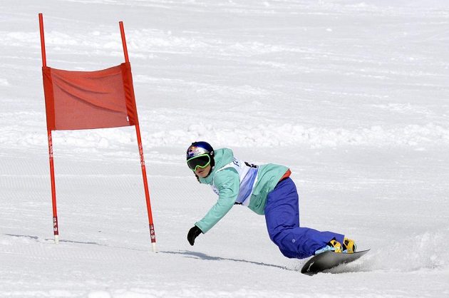 Olympijská vítězka ve snowboardkrosu Eva Samková se v Rokytnici nad Jizerou zúčastnila osmého ročníku exhibičního obřího slalomu RWE KSN Cupu.
