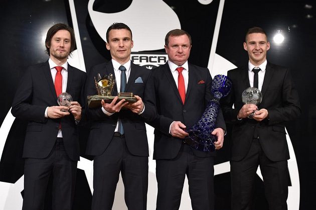 Zleva Tomáš Rosický, David Lafata, Pavel Vrba a Pavel Kadeřábek během vyhlášení ankety Fotbalista roku 2014.