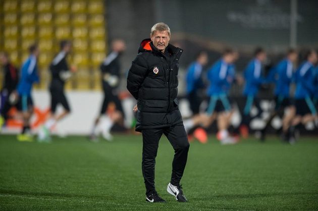 Trenér Sparty Praha Zdeněk Ščasný během tréninku před utkáním Evropské ligy s Krasnodarem.