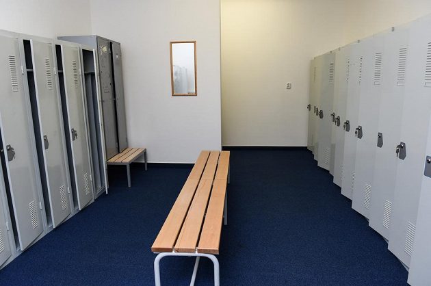Pohled do šatny české hokejové reprezentace v pražské O2 areně před nadcházejícím MS v ledním hokeji.