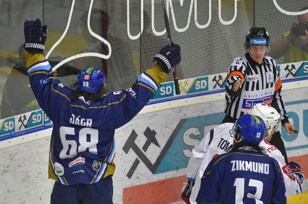 Hokejová legenda - Jaromír Jágr - z Kladna se raduje ze druhého gólu v utkání baráže.
