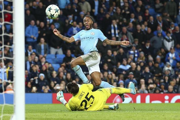 Raheem Sterling vysvobodil svým gólem Manchester City v utkání Ligy mistrů proti Feyenoordu. Citizens vyhráli 1:0.