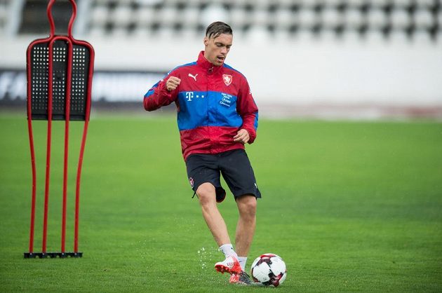Václav Kadlec při tréninku národního týmu na zápasy s Arménií a Sverním Irskem.