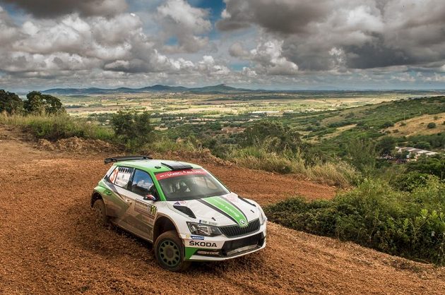 Jan Kopecký se Škodou Fabia R5 na trati Rallye Sardinia 2018. Třetí start v MS 2018, třetí vítězství.