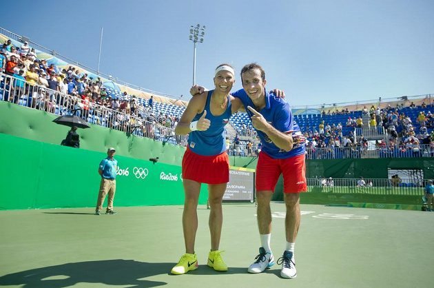 Medaile je doma! Radek Štěpánek a Lucie Hradecká získali pro ČR třetí tenisový bronz.