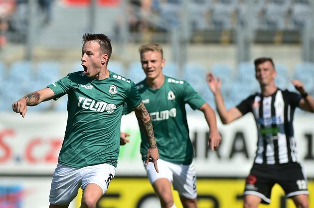 Jan Sýkora z Jablonce se raduje z gólu během ligového utkání v Českých Budějovicích.