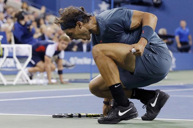 Rafael Nadal se raduje z vítězství ve třetím setu finále US Open proti Novaku Djokovičovi.