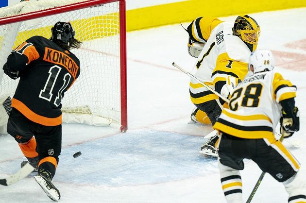 Travis Konecny v zápase proti Tučňákům z Pittsburghu zaznamenal svůj první hattrick v kariéře v NHL.