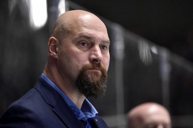 Trenér Brna Libor Zábranský nemohl být s výsledkem utkání v Pardubicích spokojený.