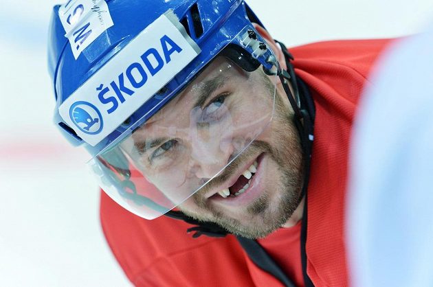 Radek Smoleňák při tréninku české hokejové reprezentace před druhým zápasem s Ruskem.