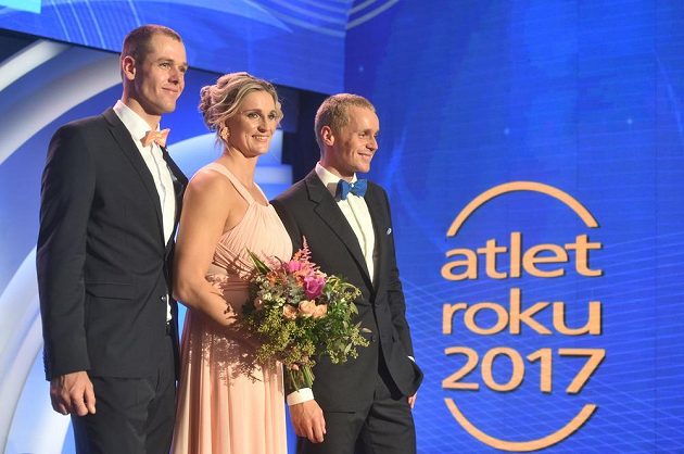 Vítězové ankety Atlet roku zleva Petr Frydrych (3. místo), Barbora Špotáková (1. místo) a Jakub Vadlejch (2. místo).