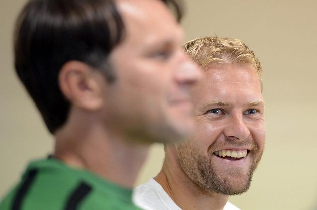 Kapitán jabloneckých fotbalistů Karel Piták (vpravo) před úvodním utkáním třetího předkola Evropské ligy s norským týmem Strömsgodset IF.