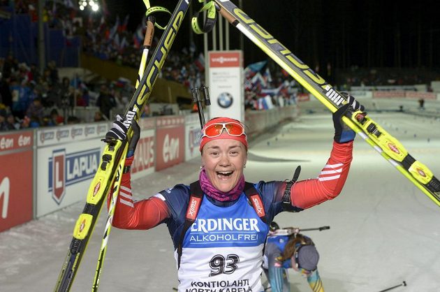Senzační vítězka vytrvalostního závodu na MS v Kontiolahti Jekatěrina Jurlovová z Ruska.
