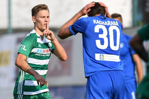 Záložník Bohemians Jan Vodháněl slaví. Jeho dvě trefy rozhodly o výhře Klokanů nad Libercem.