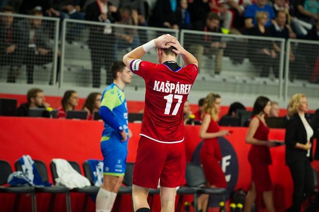 Stanislav Kašpárek po poslední střele do břevna.