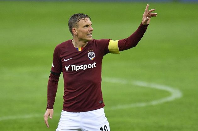 Bořek Dočkal ze Sparty reaguje na dění na hřišti v utkání 30. kola Fortuna ligy na půdě Liberce.