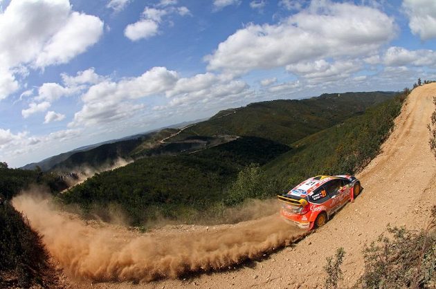 Martin Prokop s Fordem Fiesta WRC na trati Portugalské rallye.