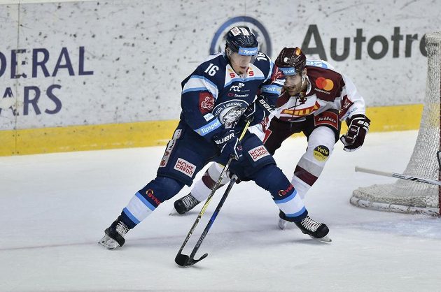 Zleva Marek Kvapil z Liberce a Tomáš Voráček ze Sparty.