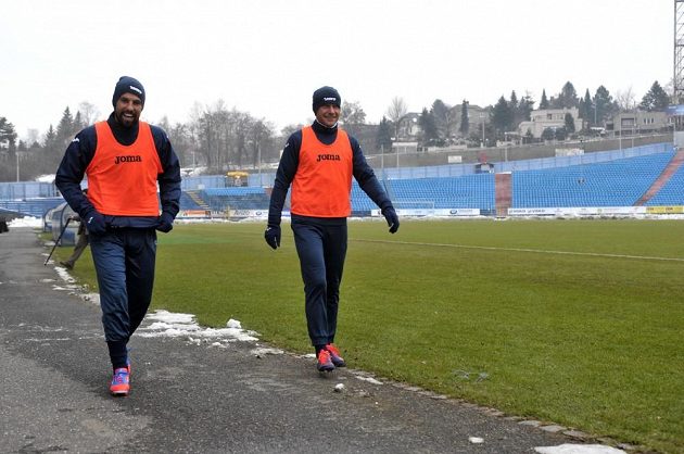 Milan Baroš (vlevo) a Martin Lukeš jdou na trénink Baníku Ostrava.